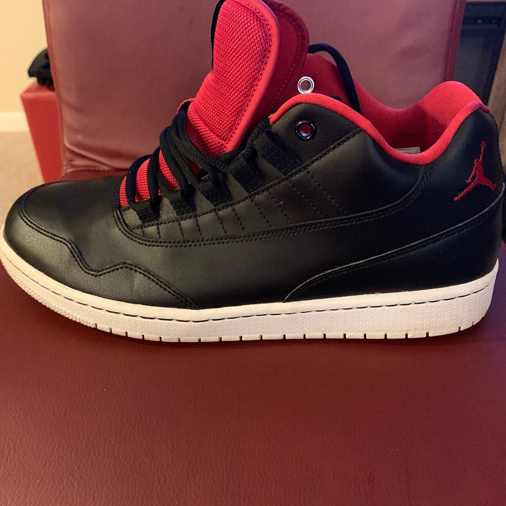 NIKE Jordan Executive Low Executive Low